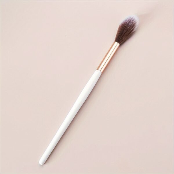 Radiance Revealed Series: Exclusive Tapered Highlighter Brush