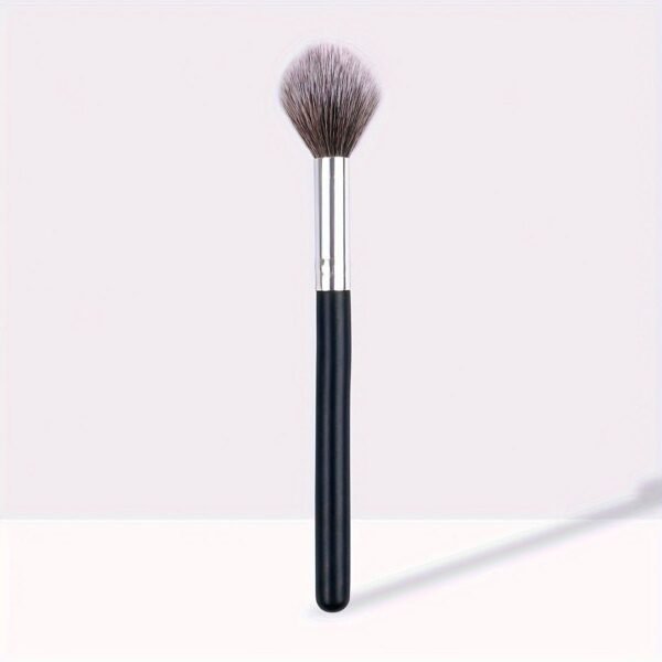 Premium Nylon Bristle Highlighter Brush: Natural and Sheer Finish