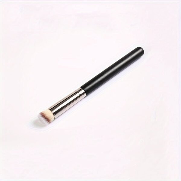 3fd079caa10c019f03a266099f10e3cf.jpg Flawless Concealer Series: Round Head Concealer Brush for a Natural, Seamless Finish