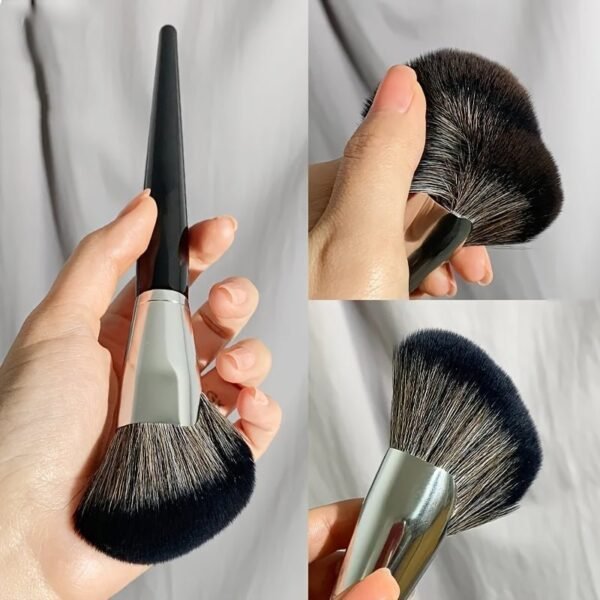 4dcfc290573bd301fe1534a43332804f.jpg Premium Fan-Shaped Face Contour Brush Set
