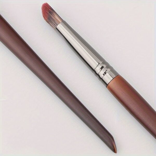 Concealer Brush for Dark Circles & Acne Marks - Professional Makeup Tool