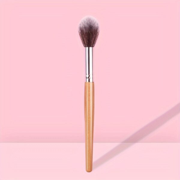 Premium Nylon Bristle Highlighter Brush: Natural and Sheer Finish