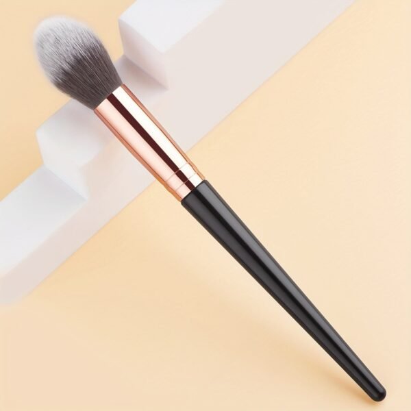 Premium Flame Design Highlighter Brush: Soft, Angled, Ideal for Daily and Professional Makeup
