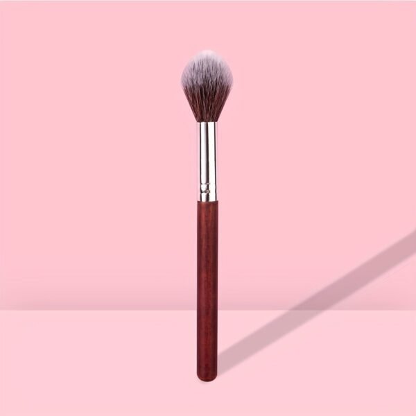 Premium Nylon Bristle Highlighter Brush: Natural and Sheer Finish