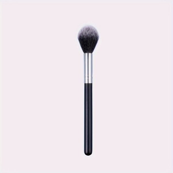 Premium Nylon Bristle Highlighter Brush: Natural and Sheer Finish