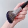 f04a79985634da31aa30f616a31046c3.jpg Premium Fan-Shaped Face Contour Brush Set